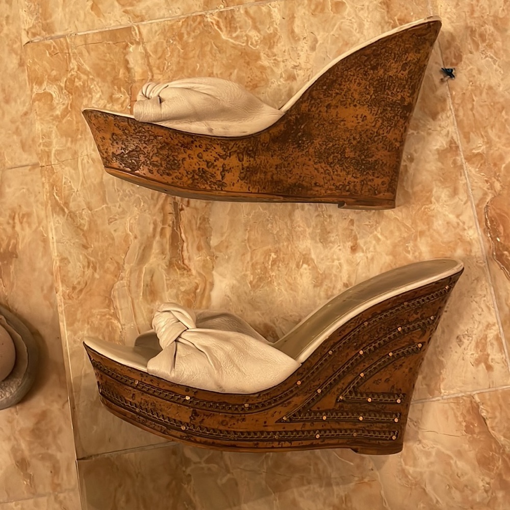 bcbg white wedges - Picture 2 of 3
